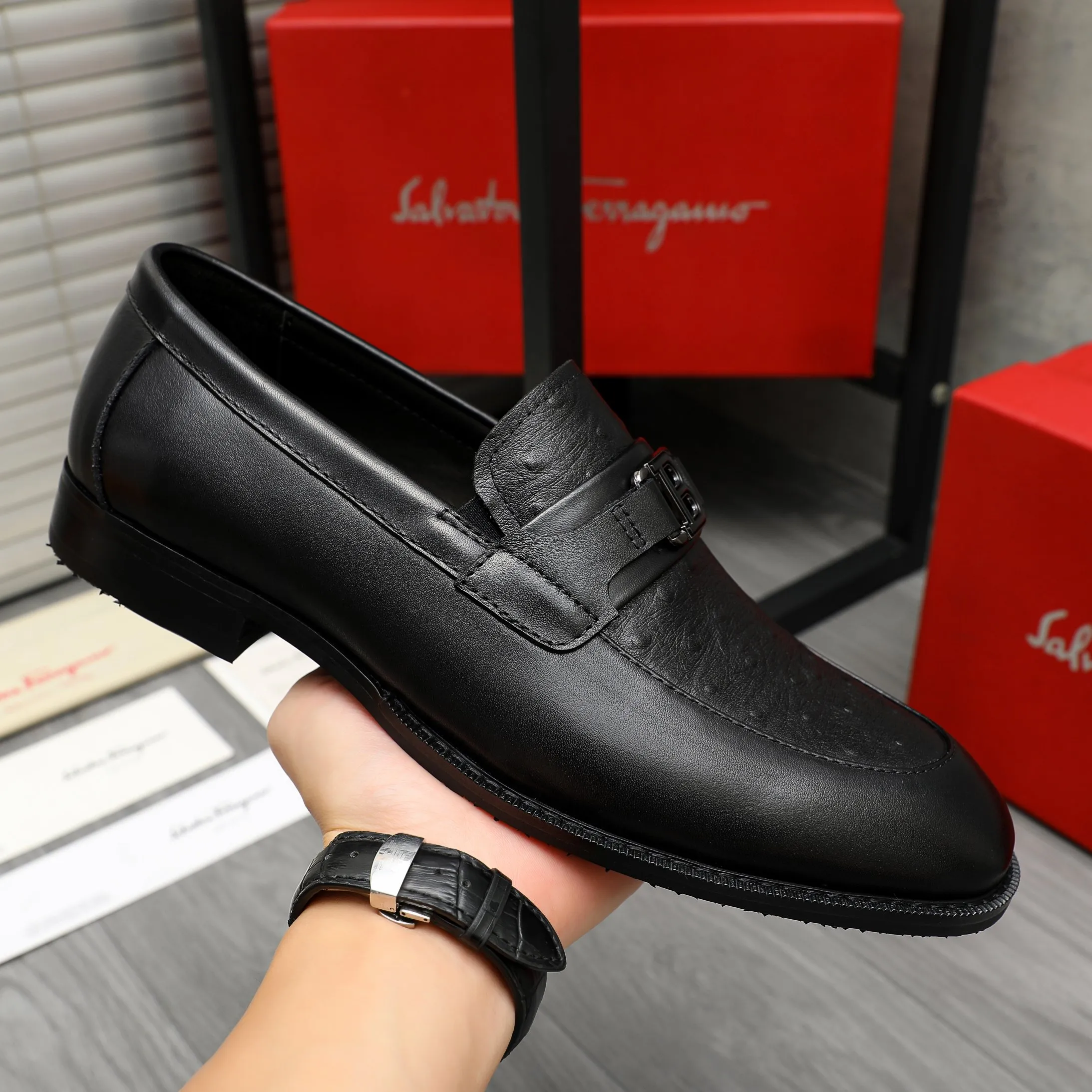 Men's shoes 💰540 Product trademark: Ferragamo "Ferragamo" business casual slip-on leather shoes Regular size: 39-45 (45. Customized, non-returnable) Product materials: Selected ostrich pattern cowhide upper, cowhide lining, original outsole